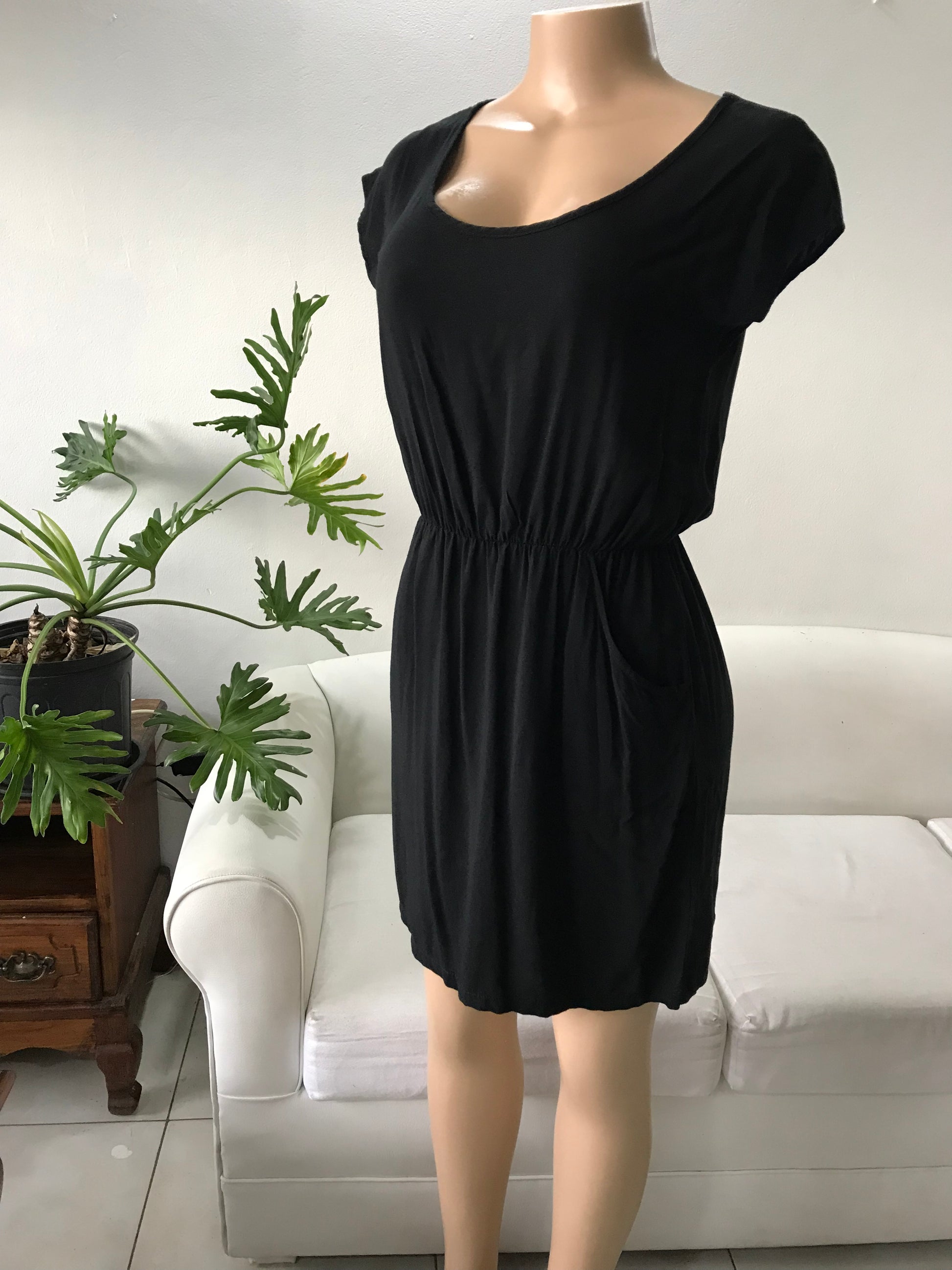 Basic essential black tee dress.S/M