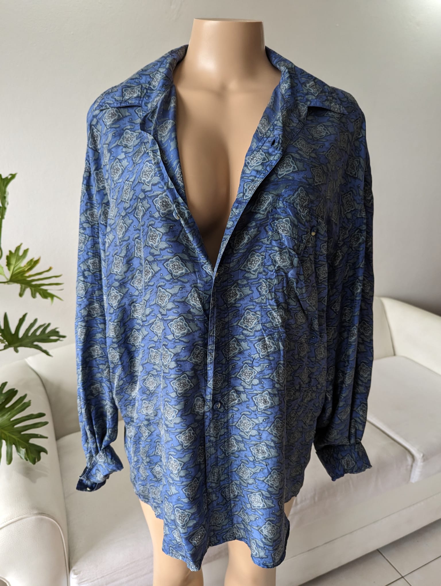 Vintage 100% Silk blues print paper thin button shirt Men's. L