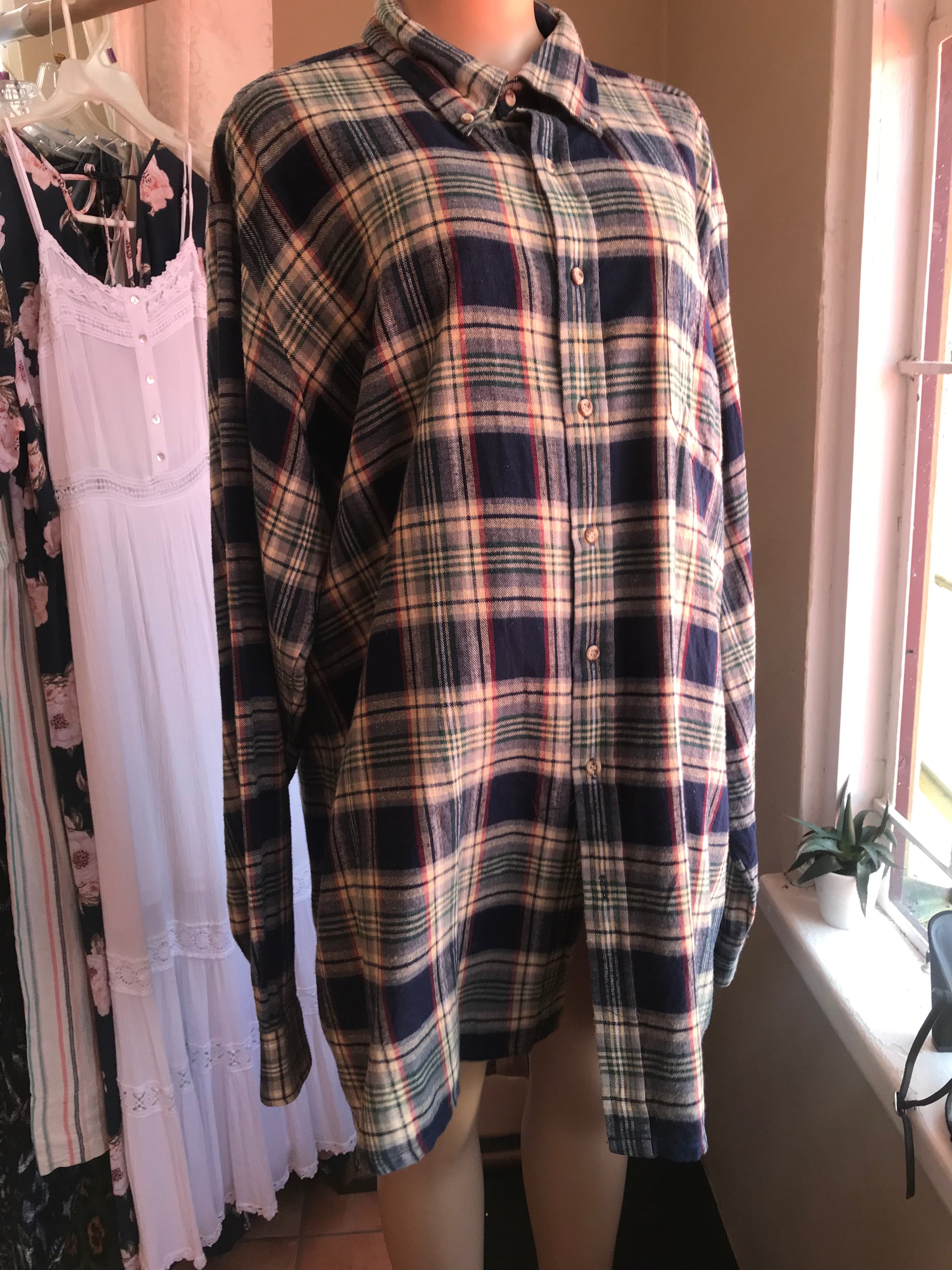 Vintage Men's Classic Plaid Extra long button down shirt  +++ 2x /XL