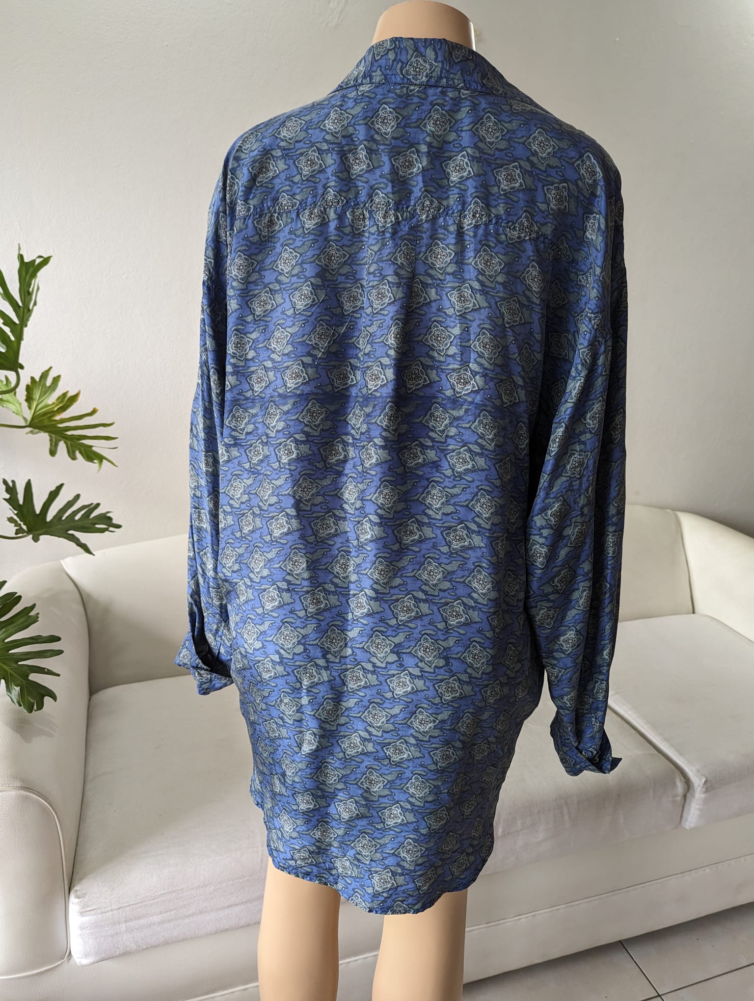 Vintage 100% Silk blues print paper thin button shirt Men's. L