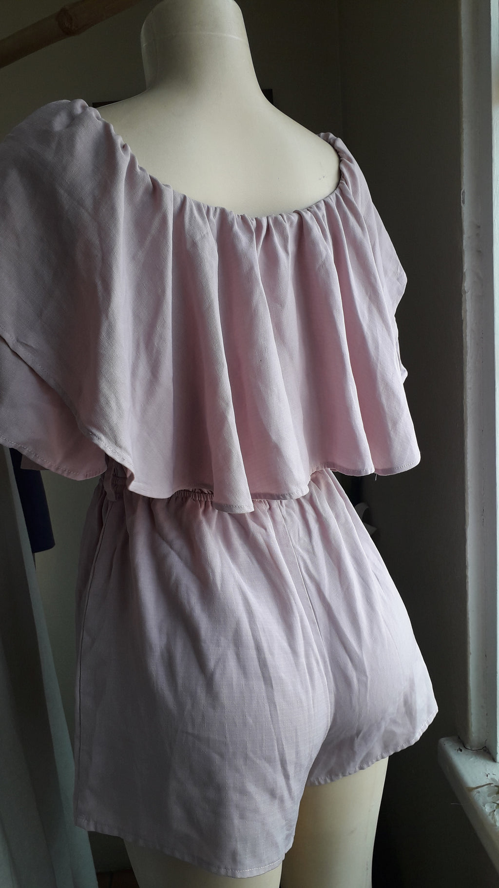 blush ruffle kimono sleeve romper ~~~ m