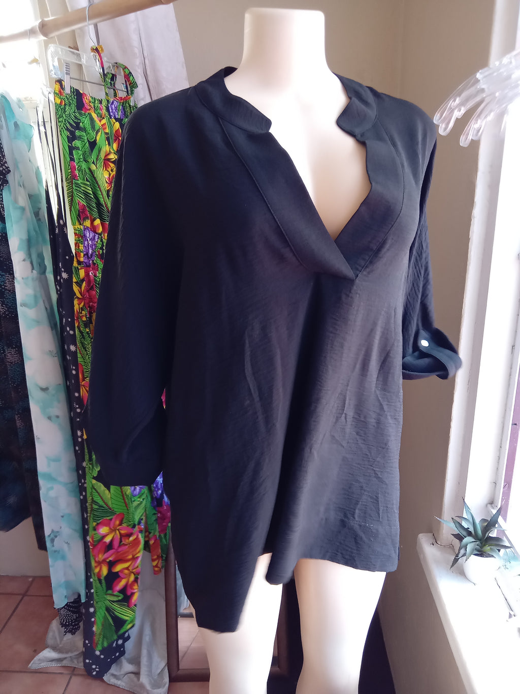 Black Calvin klein cuffed blouse... L