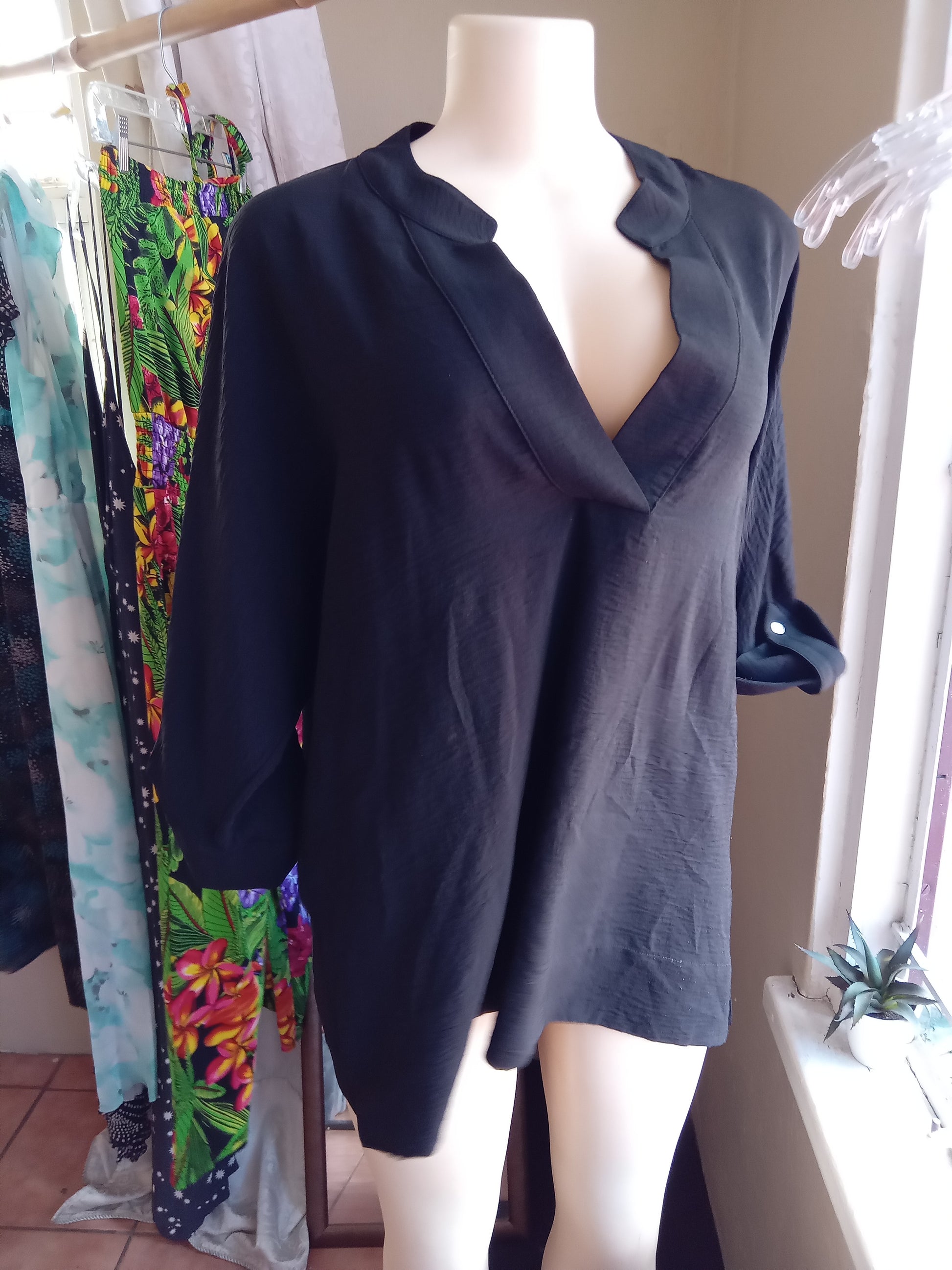 Black Calvin klein cuffed blouse... L