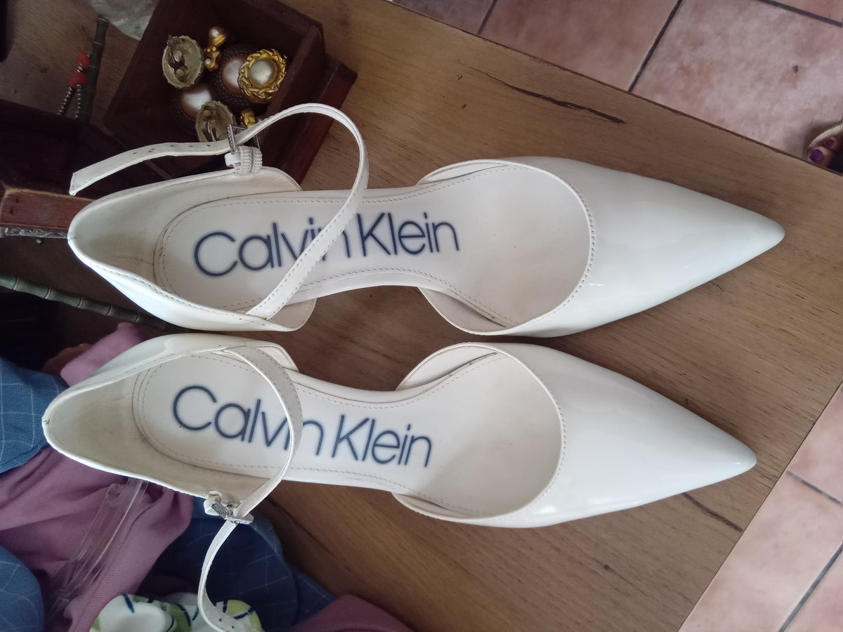 calvin klein white pointy heal heal /// size 8