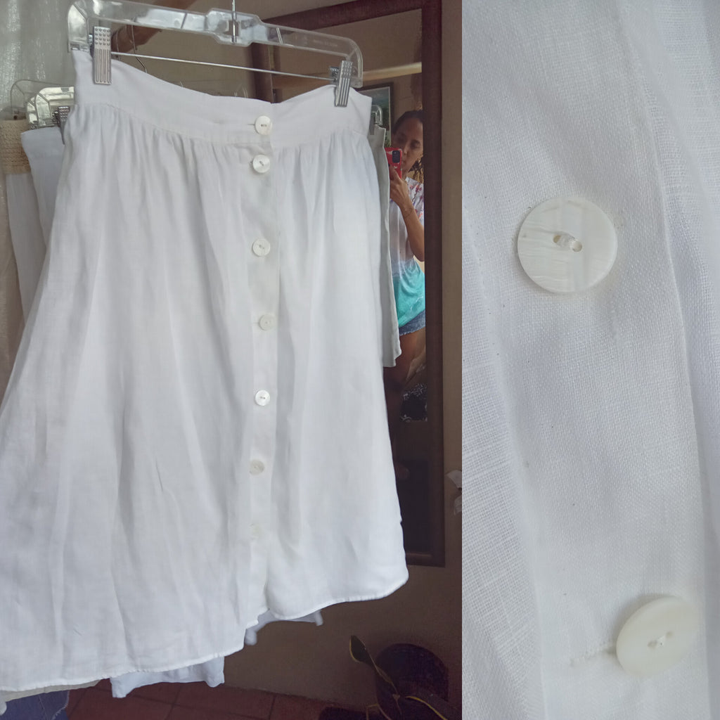 white linen button a line skirt ,,, L