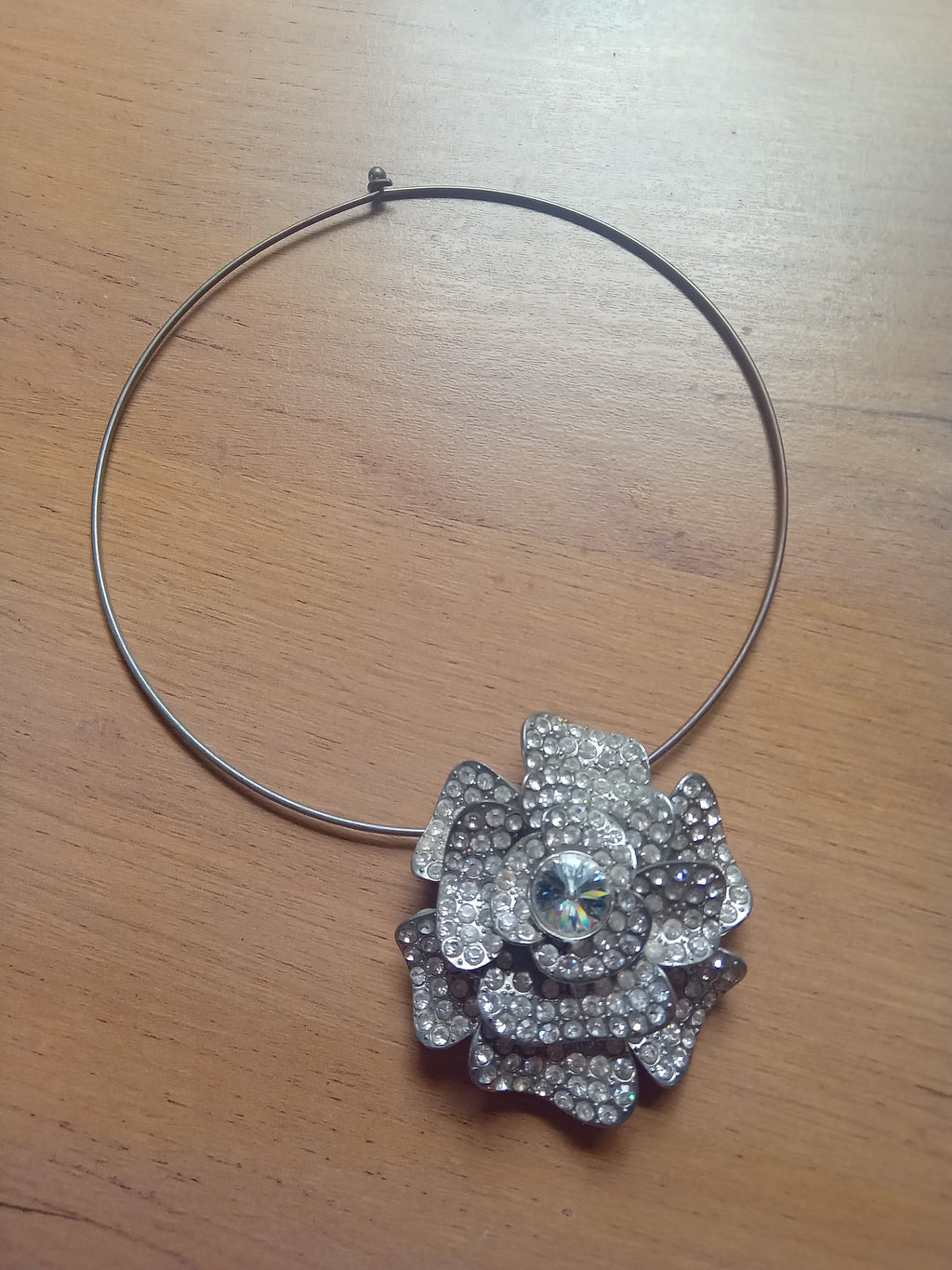 vintage rinestone flower disk necklace ***  silver choker