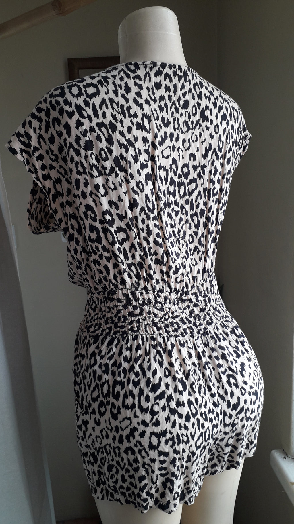 cheetah print zip romper basic ~~~ M