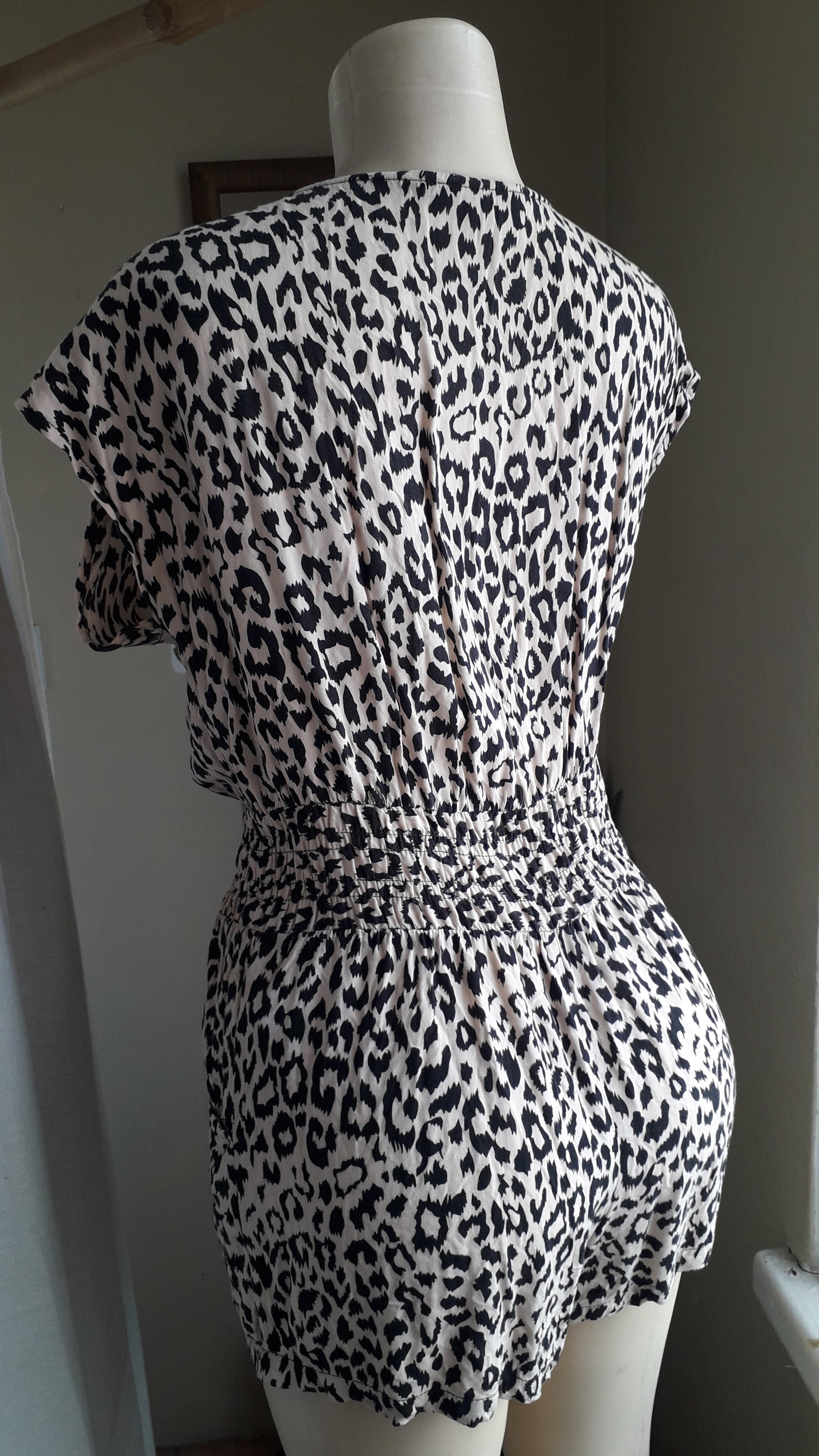 cheetah print zip romper basic ~~~ M