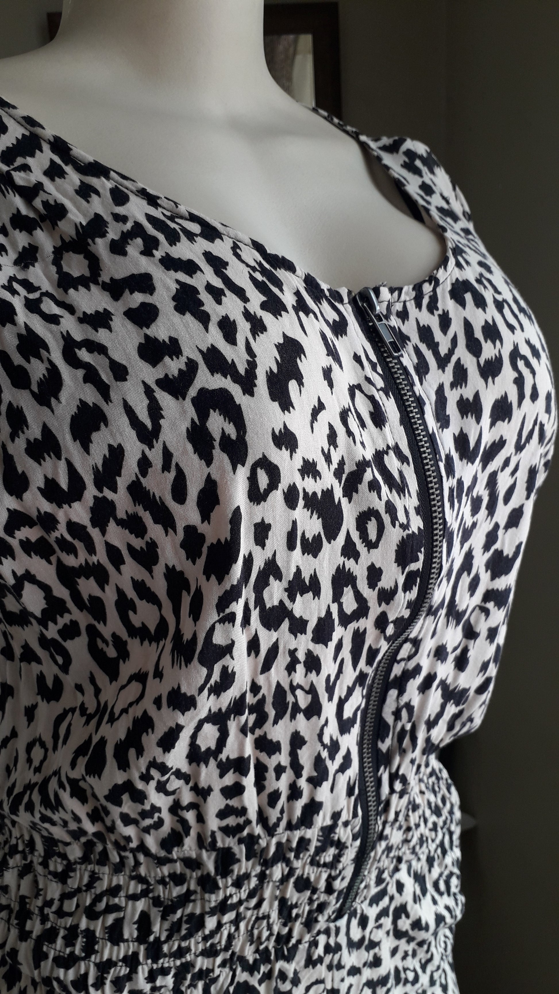 cheetah print zip romper basic ~~~ M