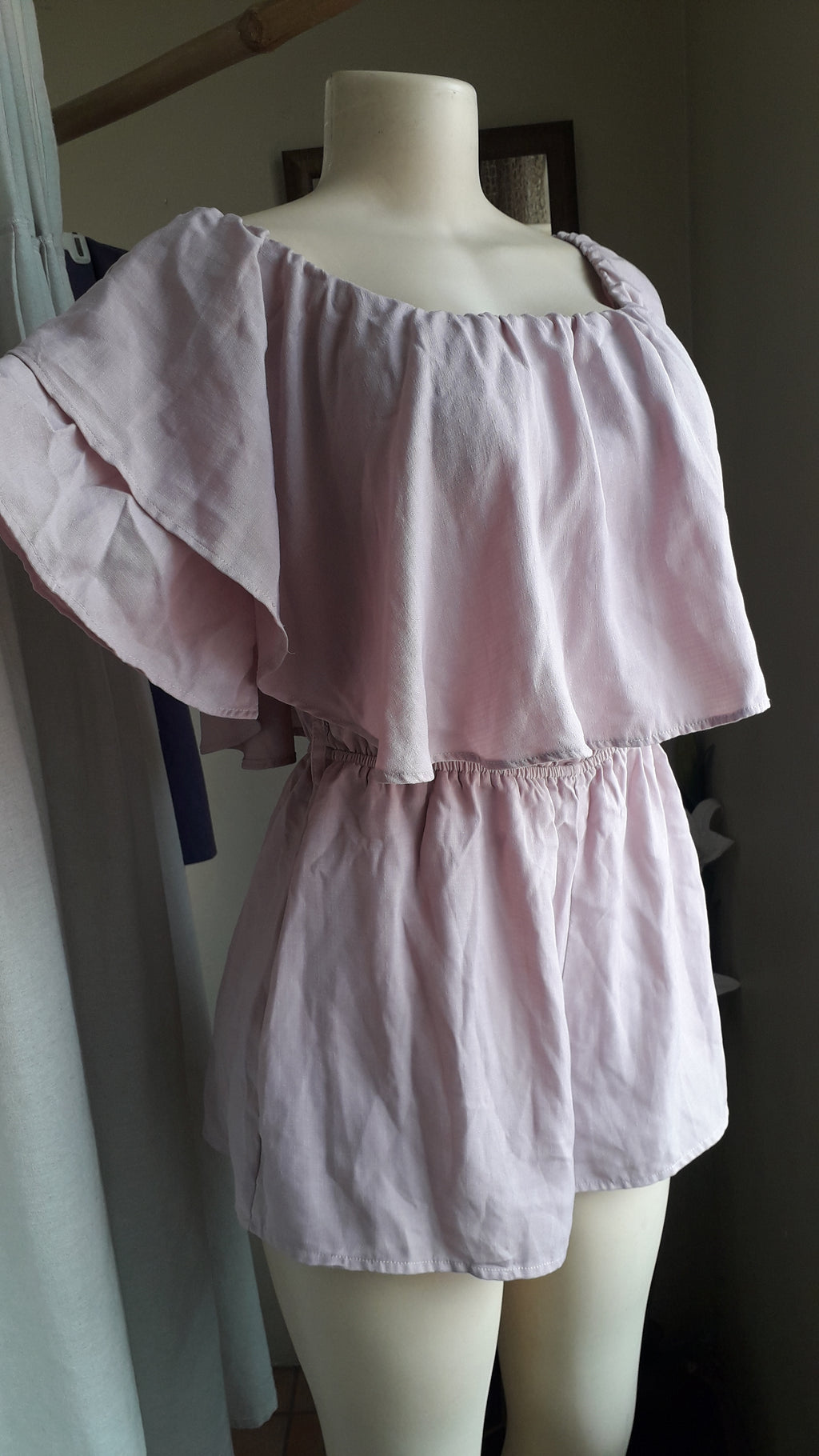 blush ruffle kimono sleeve romper ~~~ m