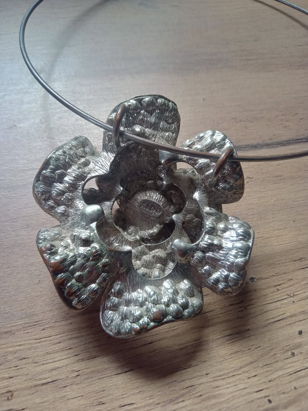 vintage rinestone flower disk necklace ***  silver choker