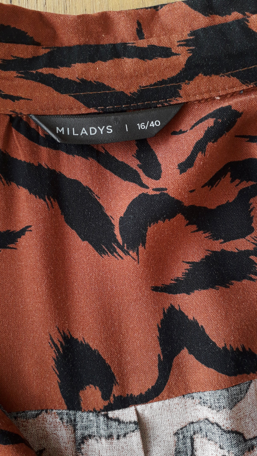 brown tiger print button shirt... L/XL