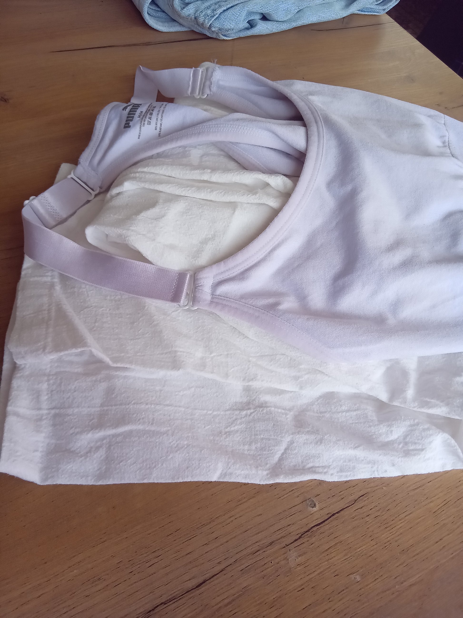 white puma exercise crop top... m