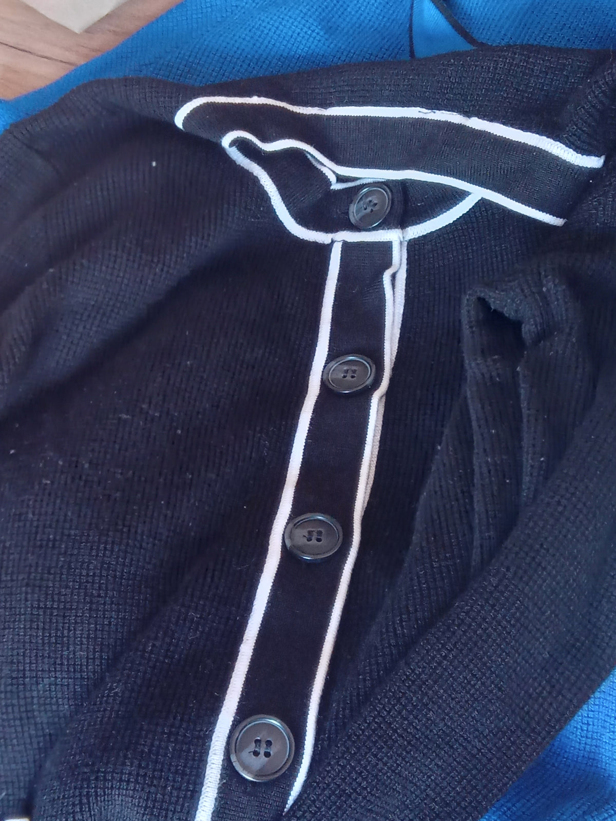 preppy sweater black & white piping