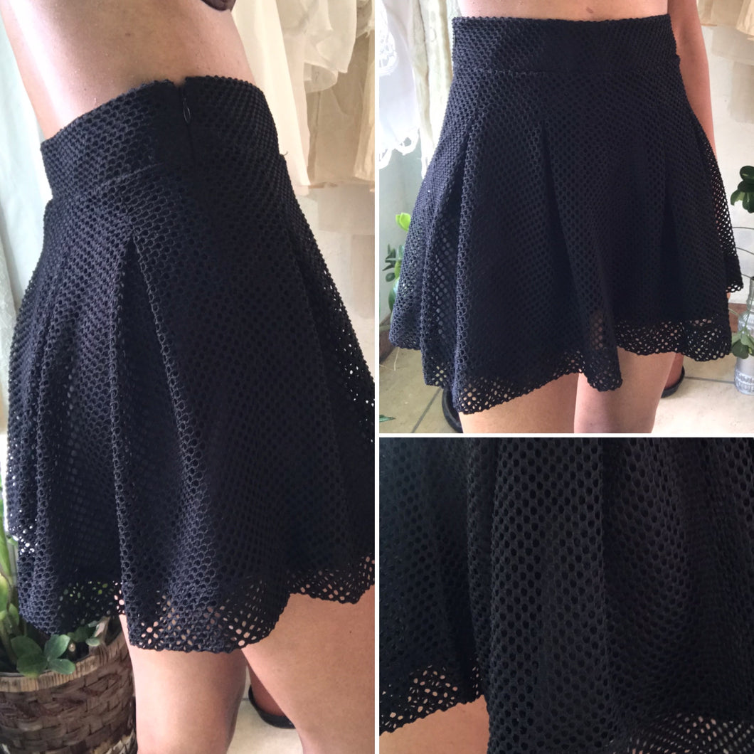 Banana Republic Skater Eyelet Skirt Black •••