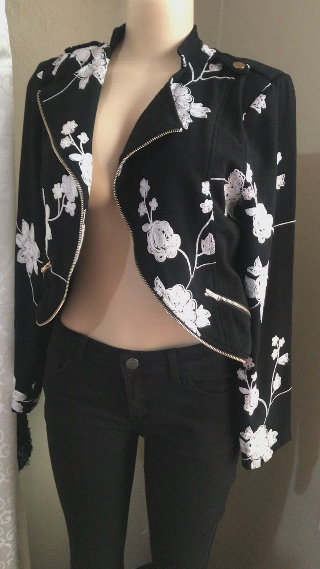 New B&W Flower Embroidery Zip Jacket Statement Work / Play - L
