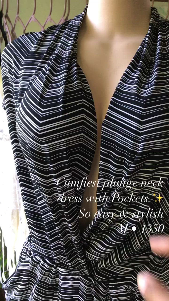 B&W Zig Zag Slinky Plunge Neck Dress Pockets