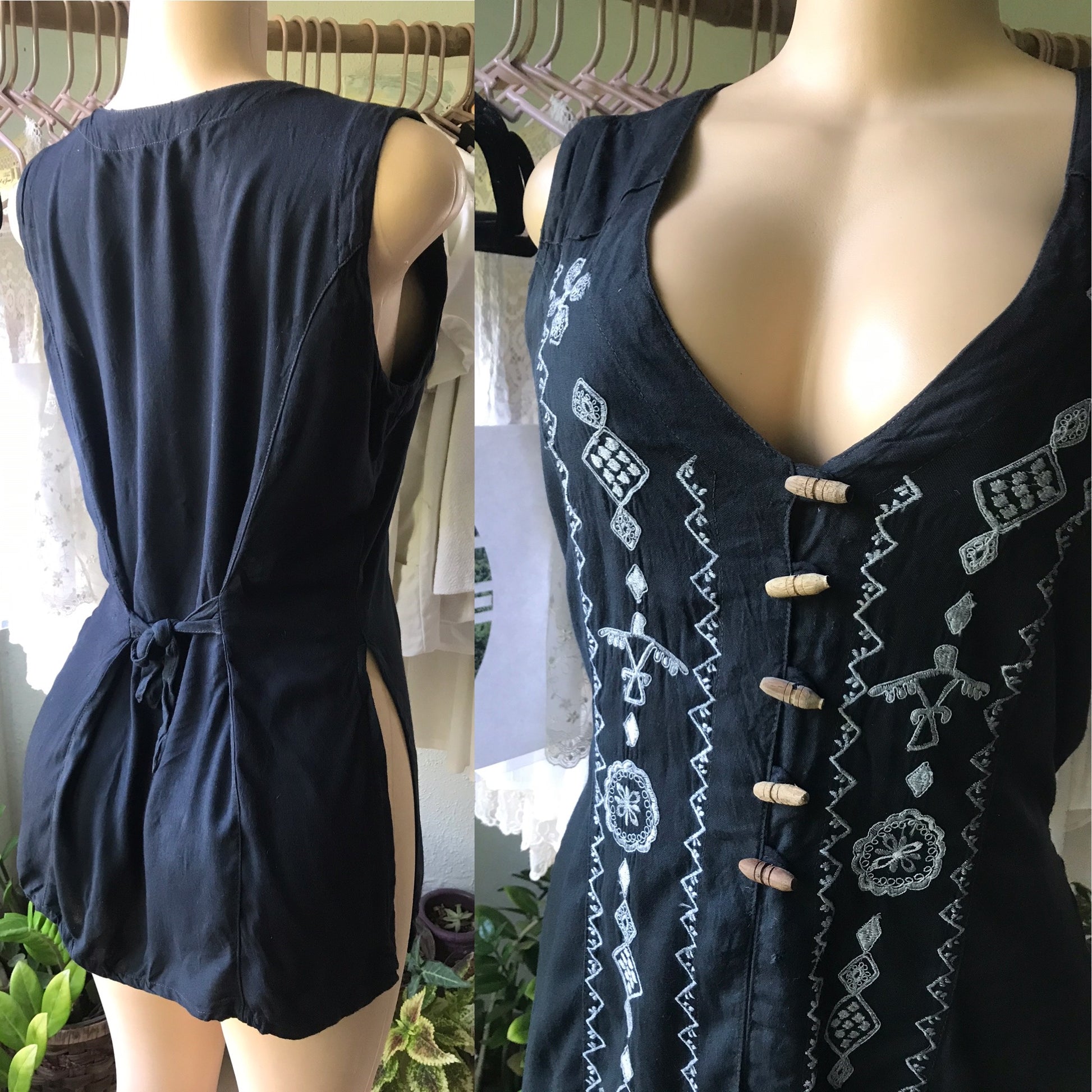 90s Vintage Made in India Slit Embroidery Blouse Black