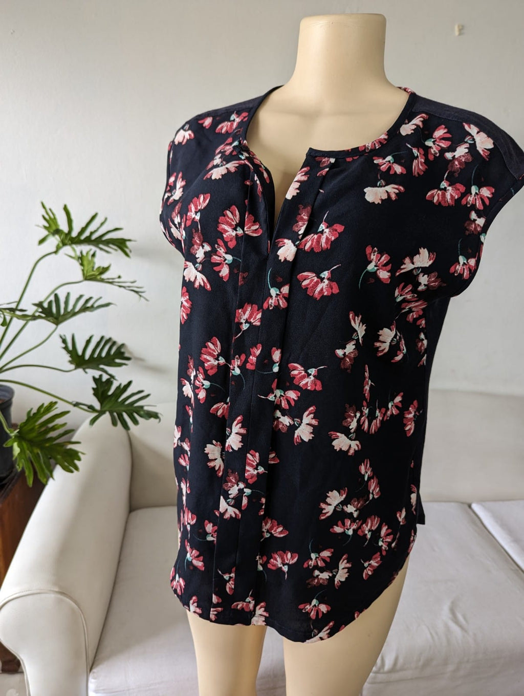 Ann Taylor Ladies Floral Blouse - M.