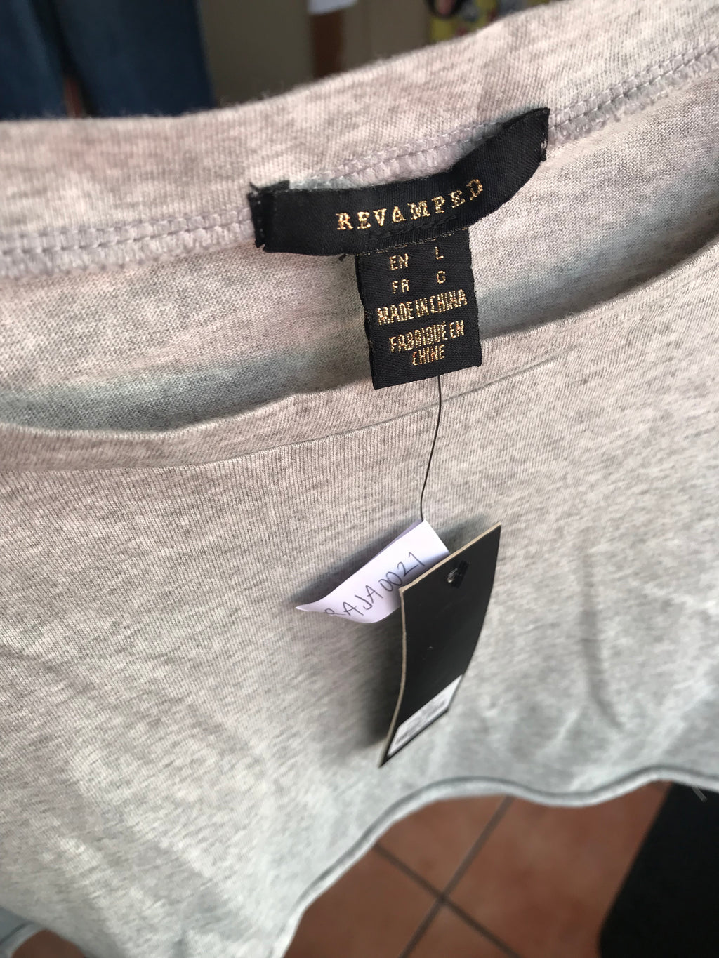 New Tag Grey Cropped Baseball Tee - L