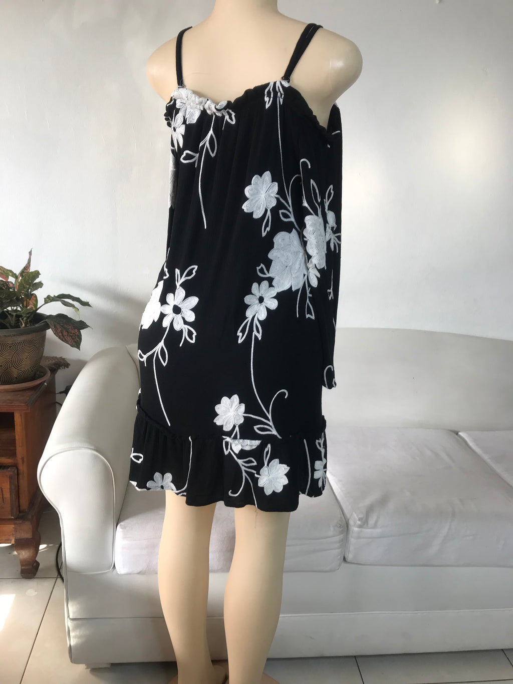 Black Embroidery Flower Cold Shoulder Dress - M