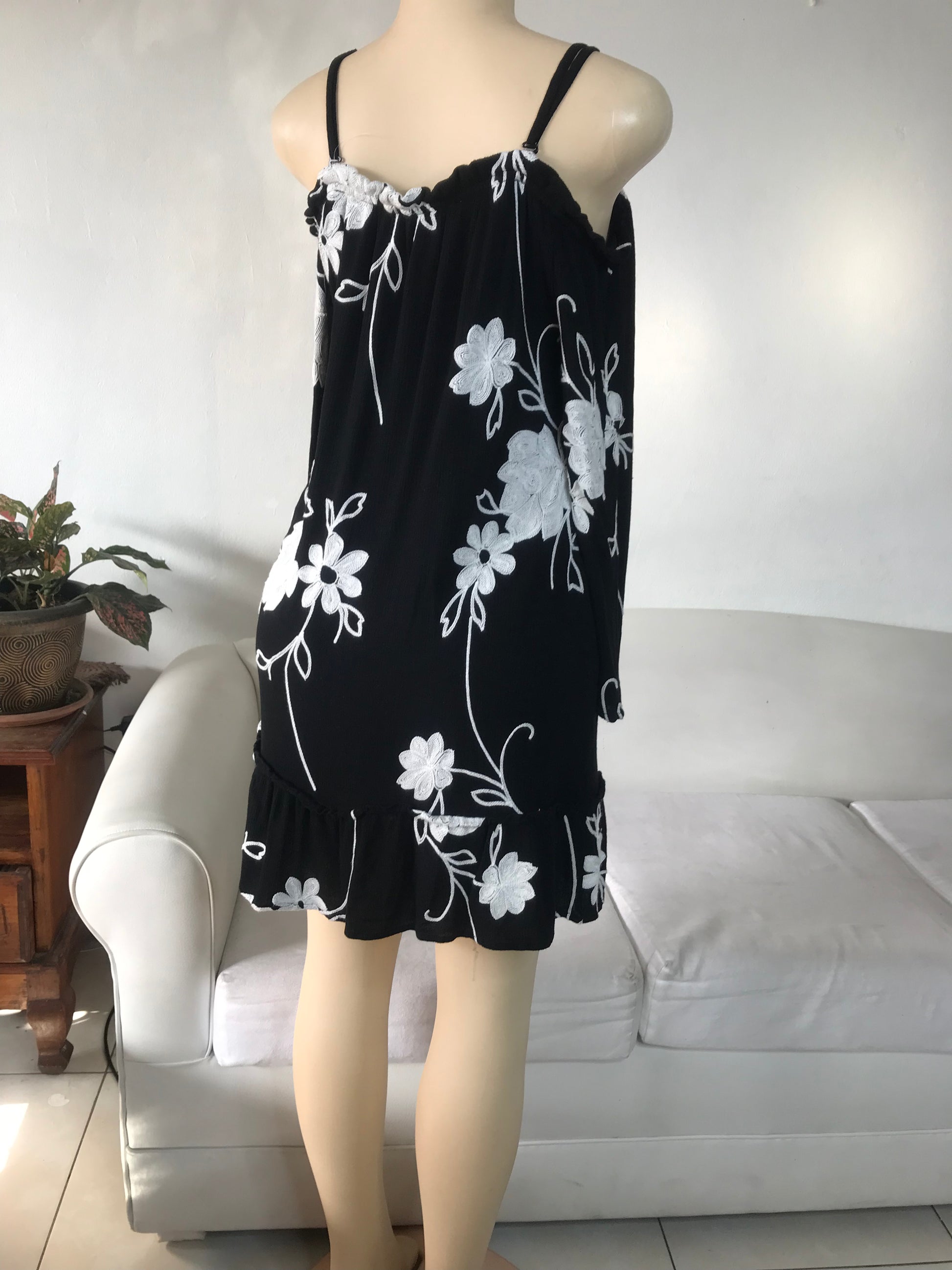Black Embroidery Flower Cold Shoulder Dress - M