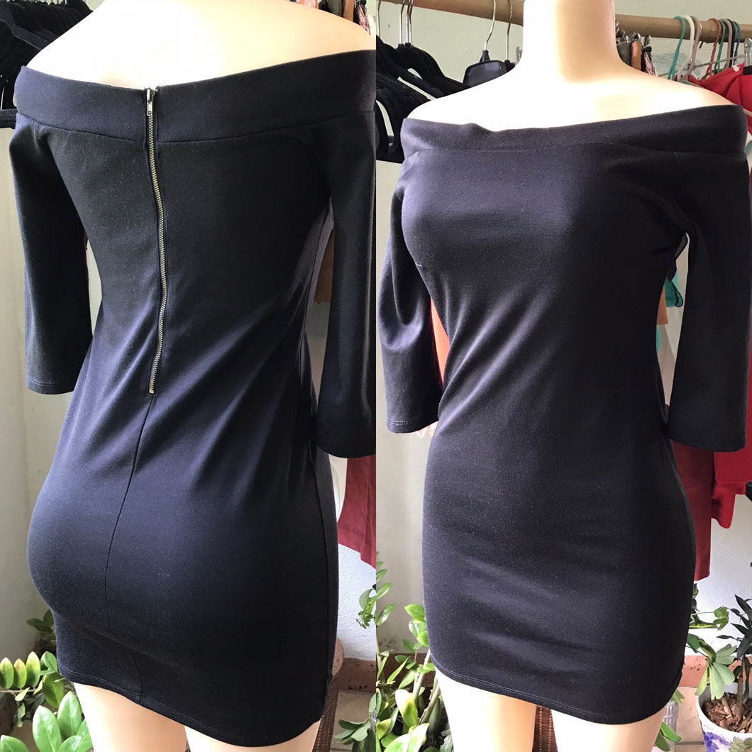 Black Off the Shoulder Zip Back Bodycon Dress •••