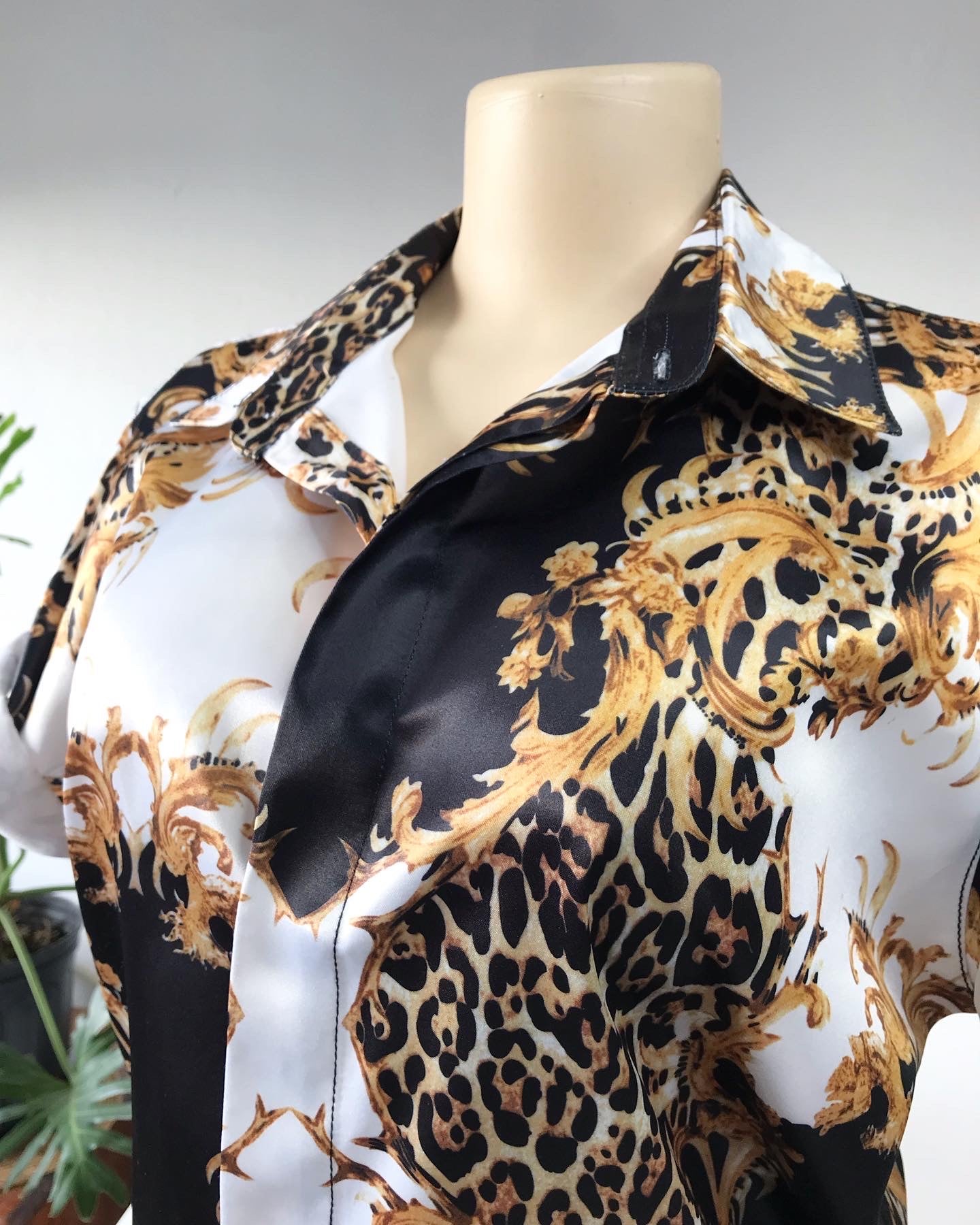 Silky Ornate Men's Concealed Button Shirt - M