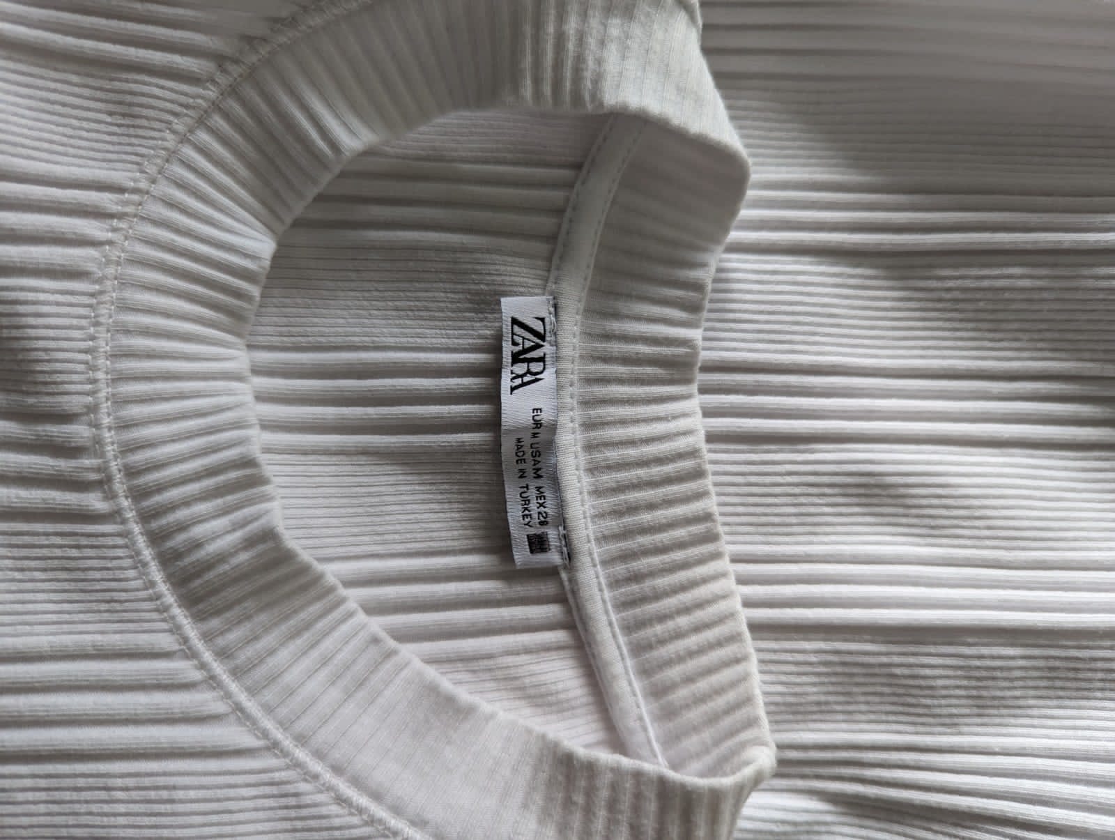 Zara White Ribbed Sideboob Top - M.