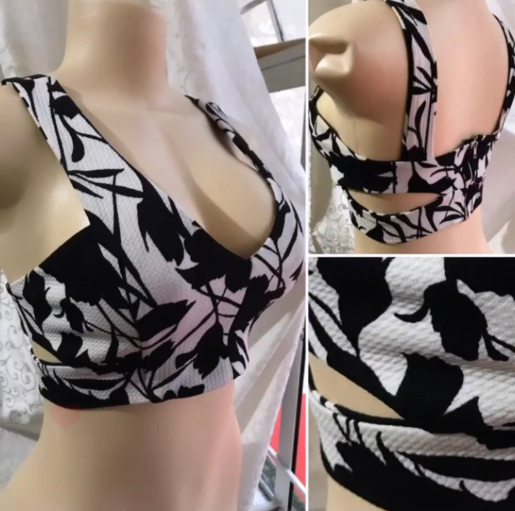 B&W Cutout Crop Top Embossed - M