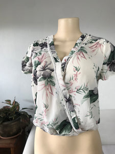 Pastel Tropical Floral Wrap Style Blouse Eyelet Det Work / Play - S