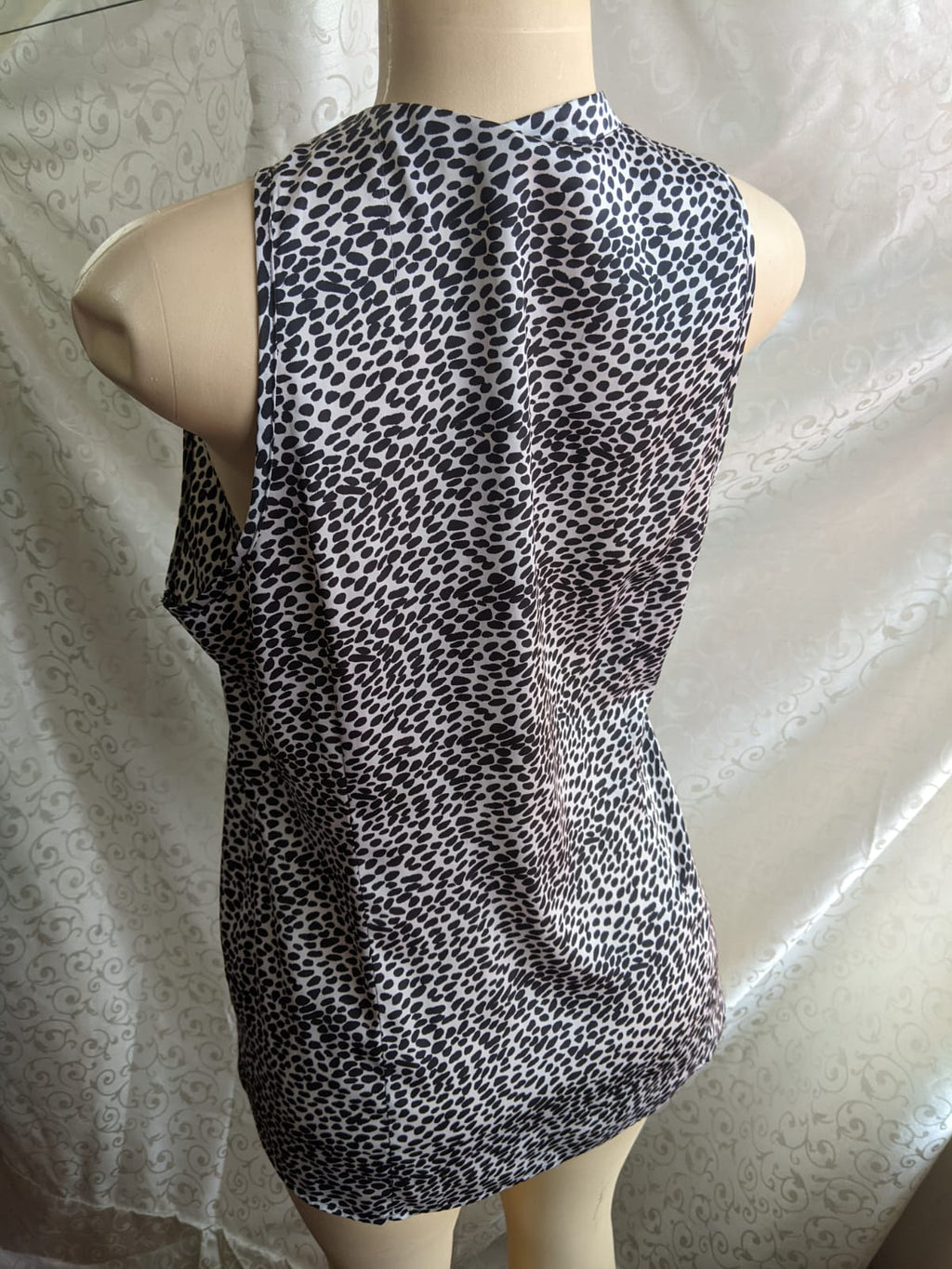 Ann Taylor Silky Monochrome Blotch Ruffle Blouse Professional - L