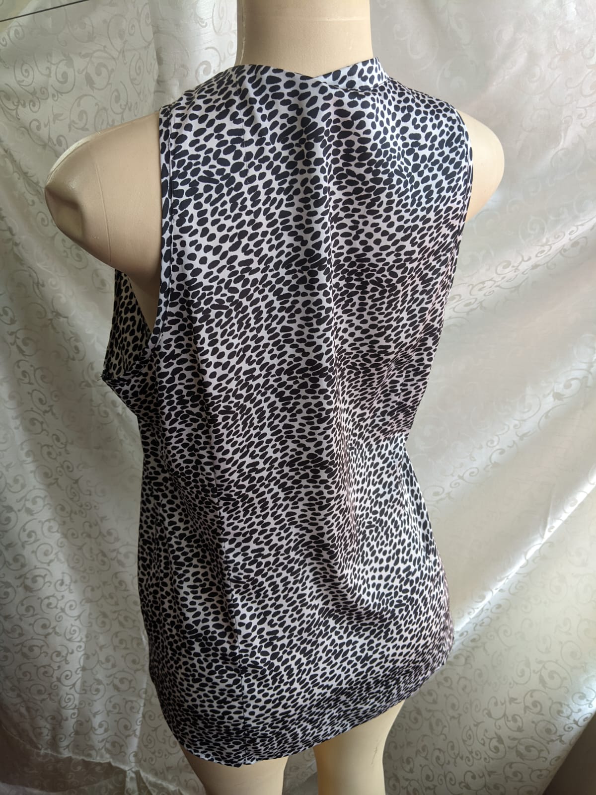 Ann Taylor Silky Monochrome Blotch Ruffle Blouse Professional - L