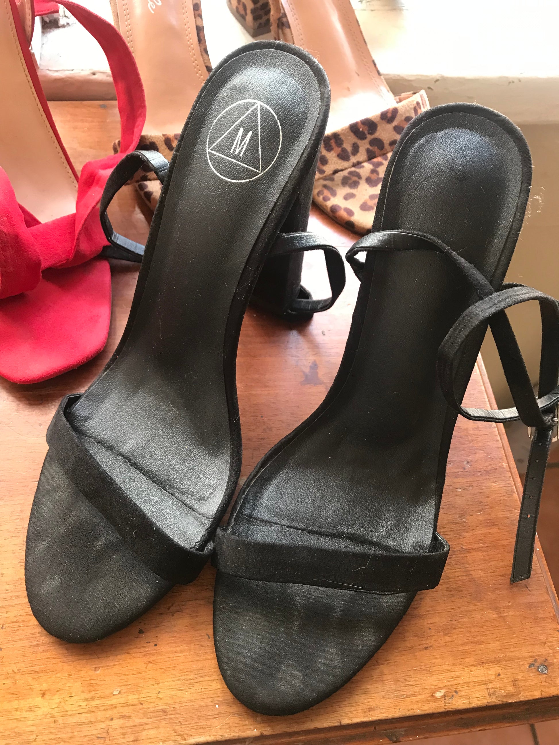 Black Suade Feel Heals /// Size 6