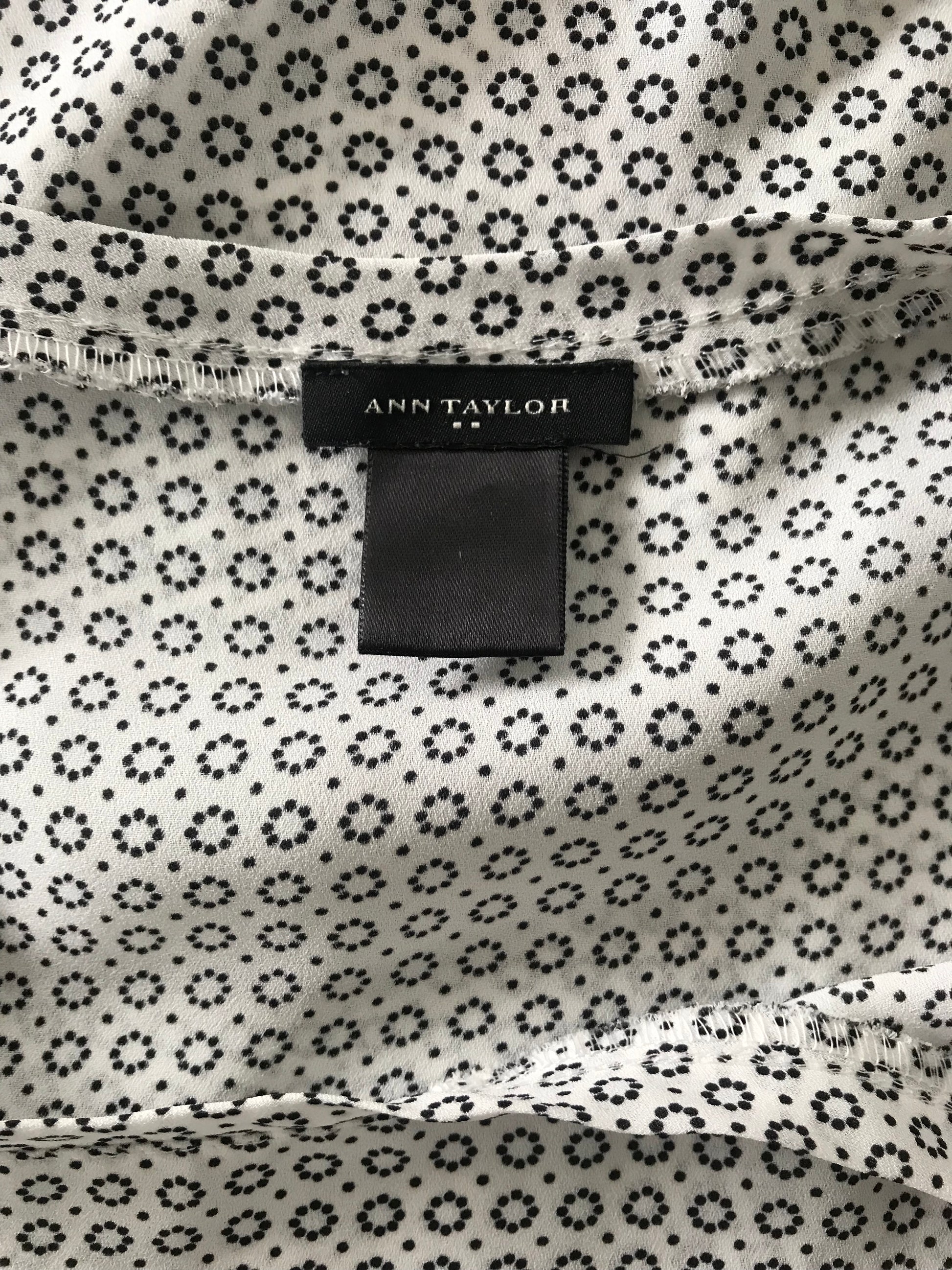 Ann Taylor Monochrome Print Professional Tee Blouse Flower Print - L