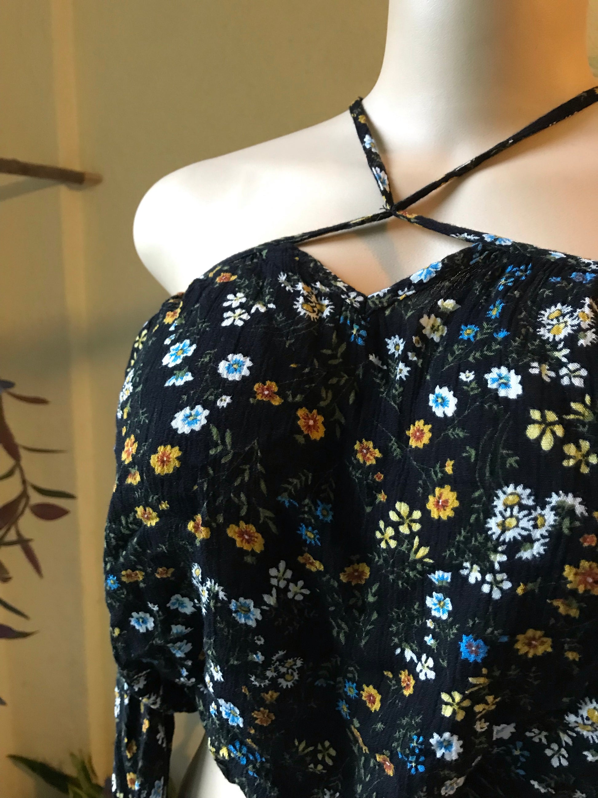 Black Floral Detached Shoulder Bell Sleeve Top