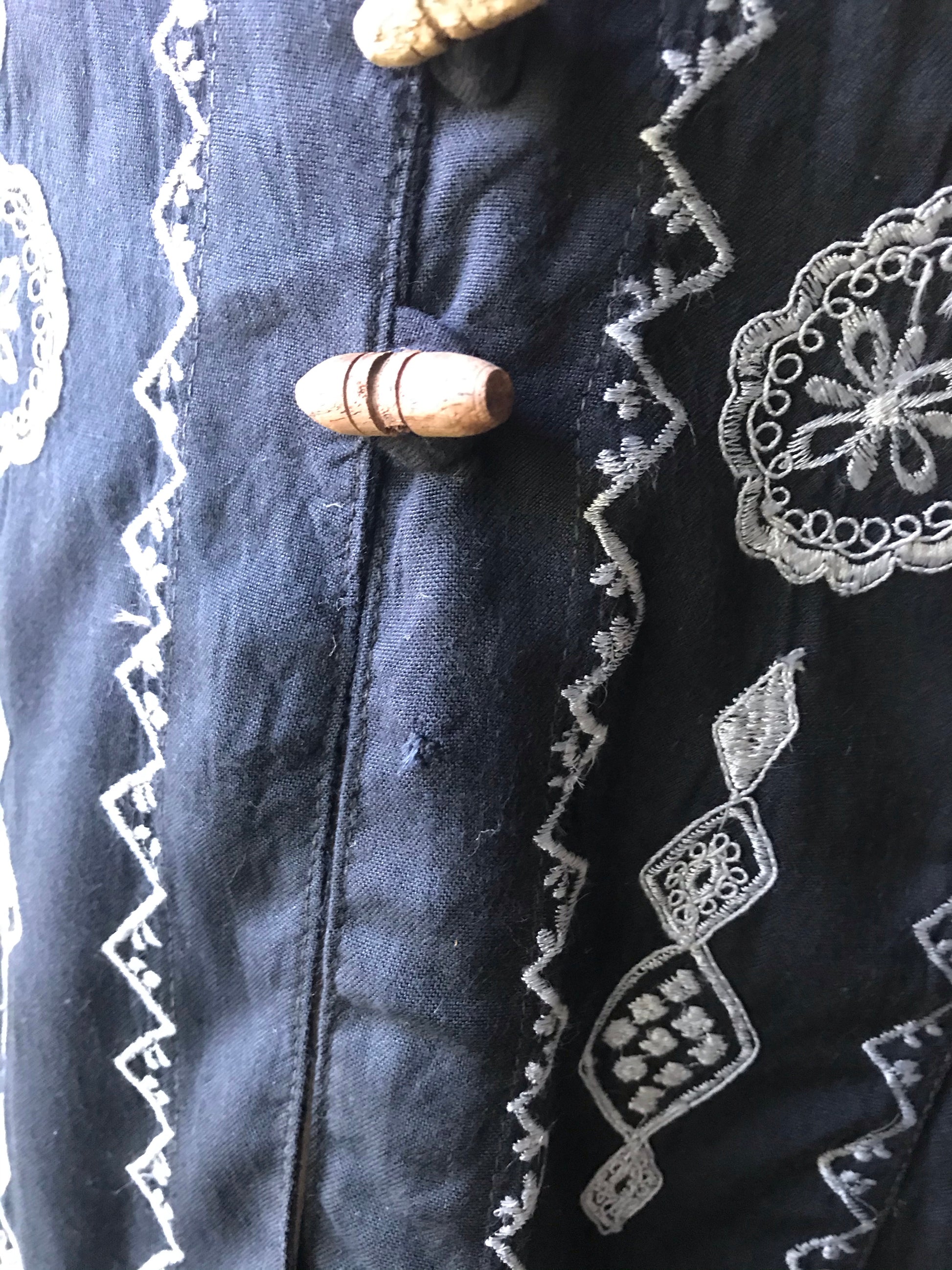 90s Vintage Made in India Slit Embroidery Blouse Black