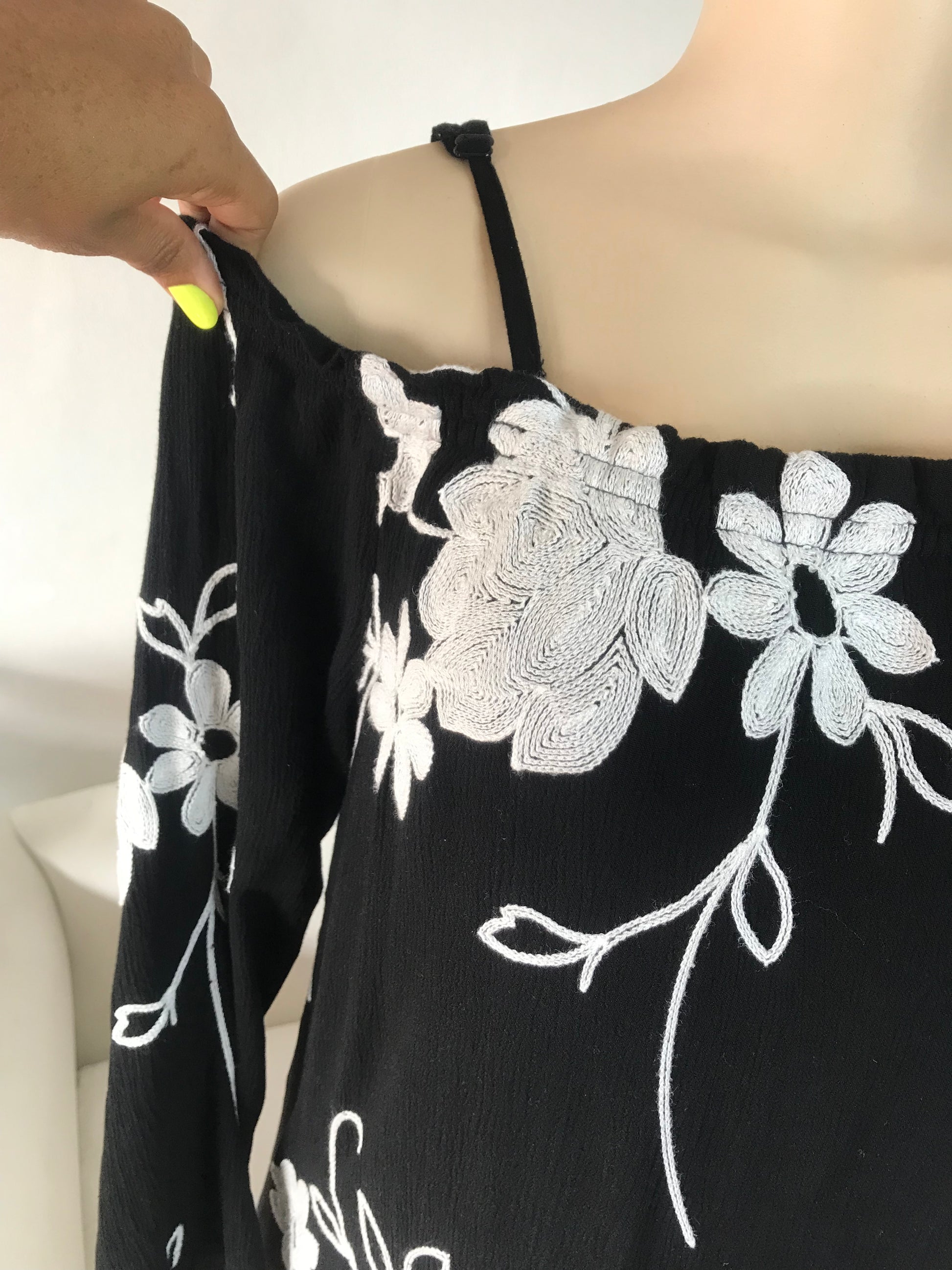 Black Embroidery Flower Cold Shoulder Dress - M