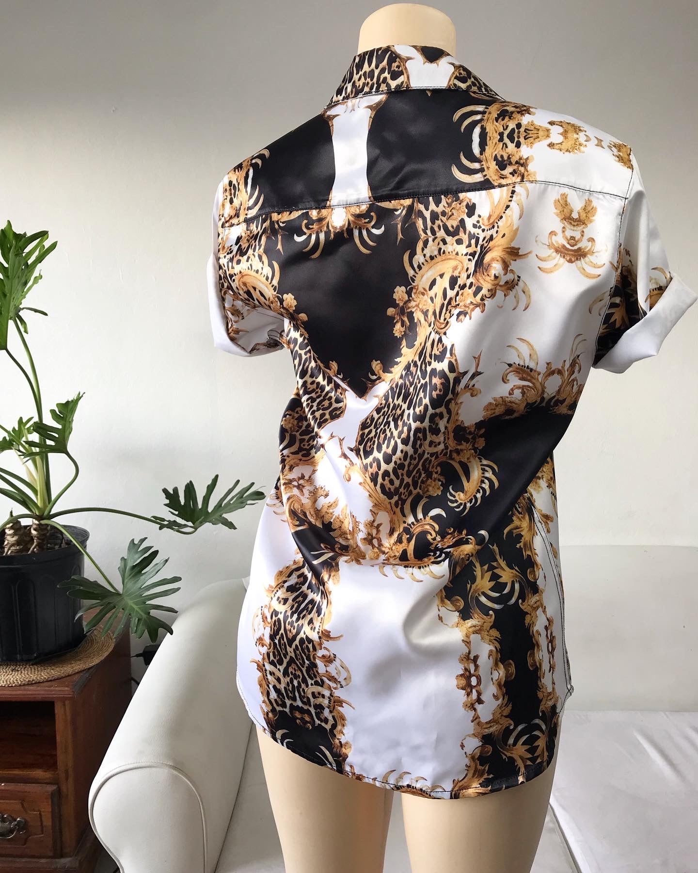 Silky Ornate Men's Concealed Button Shirt - M