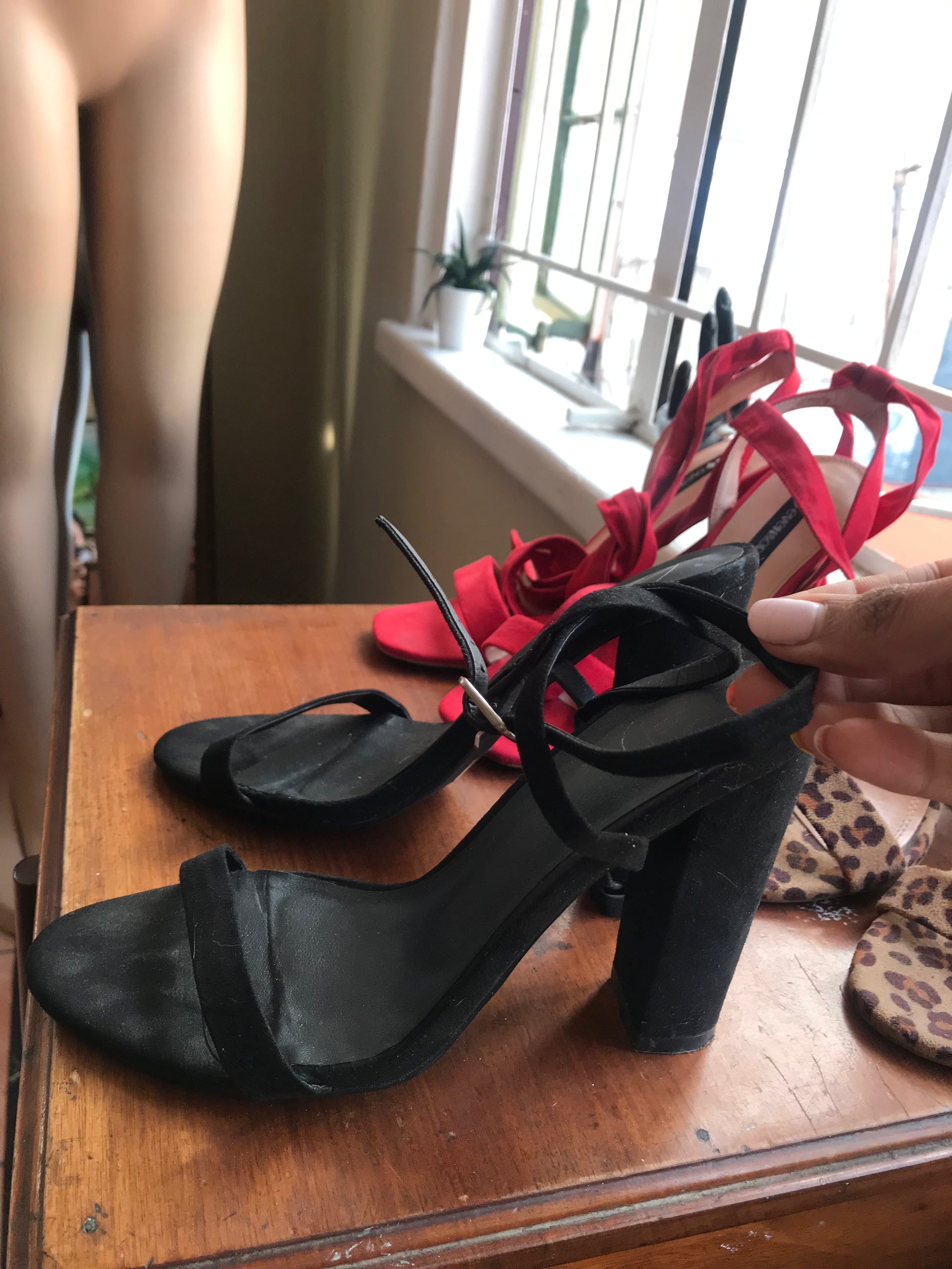 Black Suade Feel Heals /// Size 6