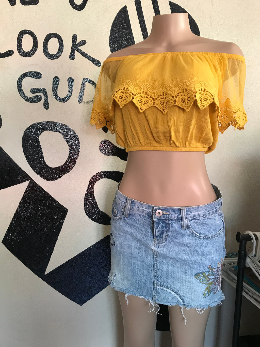 2000s Denim Skirt Embroidery Size 11/M